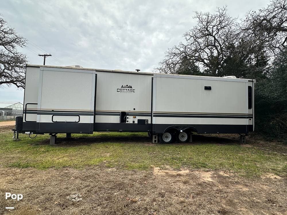 2021 Forest River Cedar Creek 40CRS - Used Travel Trailer For Sale by Pop RVs in Bastrop, Texas features Slideout, Air Conditioning, Awning