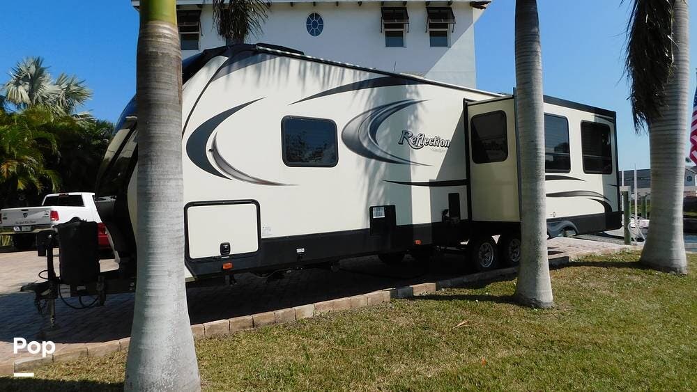 2020 Grand Design Reflection 297RSTS - Used Travel Trailer For Sale by Pop RVs in Sebastian, Florida features Air Conditioning, Slideout, Awning, Leveling Jacks