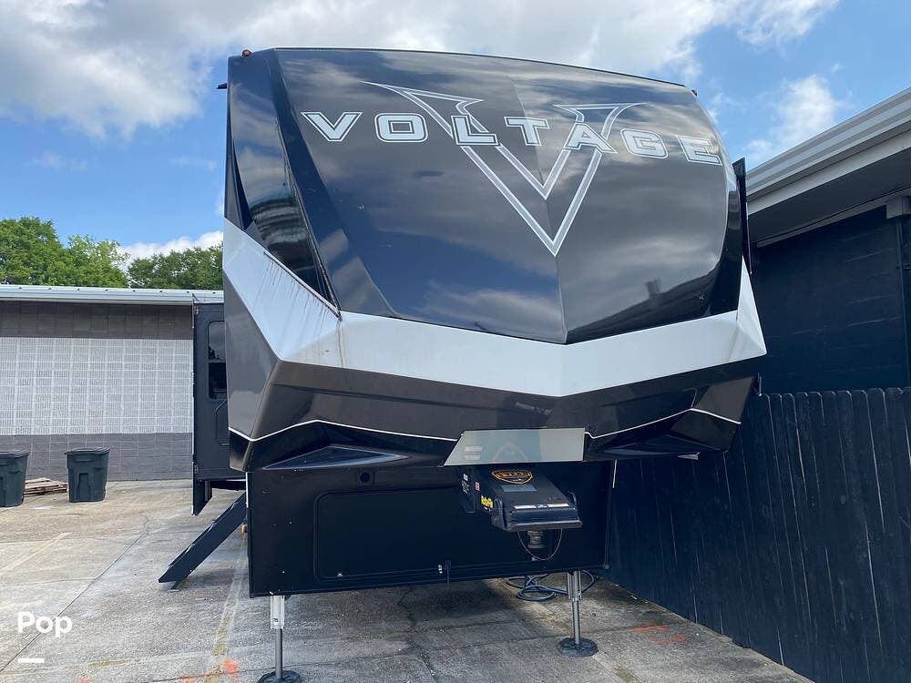 2021 Voltage 4225 by Dutchmen from Pop RVs in Baton Rouge, Louisiana