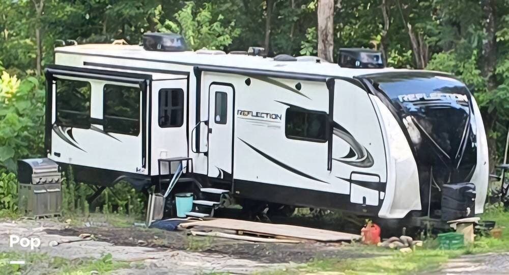2021 Grand Design Reflection 315RLTS - Used Travel Trailer For Sale by Pop RVs in Dunlap, Tennessee features Awning, Slideout, Leveling Jacks, Air Conditioning