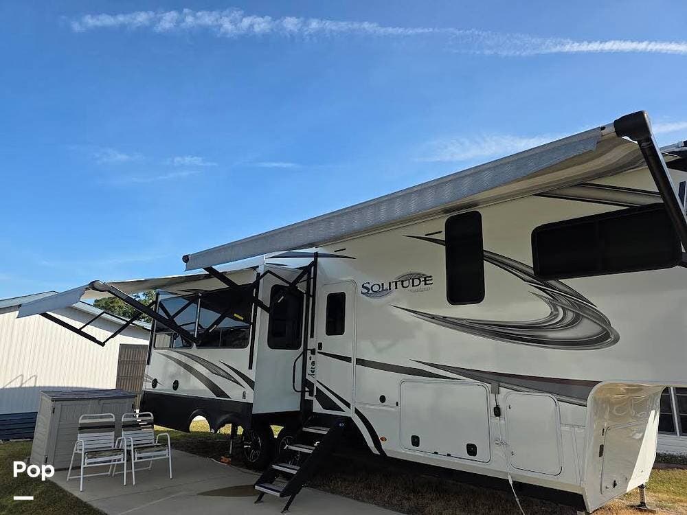 2021 Grand Design Solitude 2930RL - Used Fifth Wheel For Sale by Pop RVs in Sebring, Florida features Leveling Jacks, Slideout, Awning, Air Conditioning
