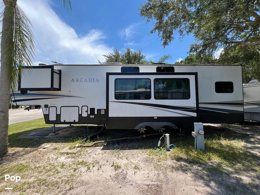 2022 Keystone Arcadia 3940LT - Used Fifth Wheel For Sale by Pop RVs in Daytona Beach, Florida features Awning, Slideout, Air Conditioning