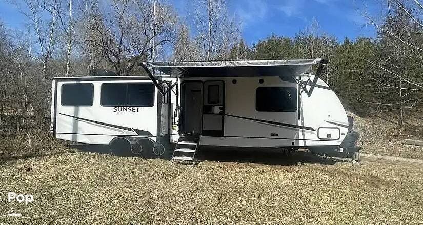 2022 CrossRoads Sunset Trail 330SI - Used Travel Trailer For Sale by Pop RVs in Montvale, Virginia features Air Conditioning, Awning, Leveling Jacks, Slideout
