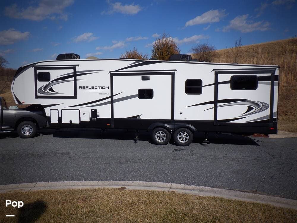 2022 Forest River Reflection 311BHS - Used Fifth Wheel For Sale by Pop RVs in Bel Air, Maryland features Leveling Jacks, Slideout, Air Conditioning, Awning