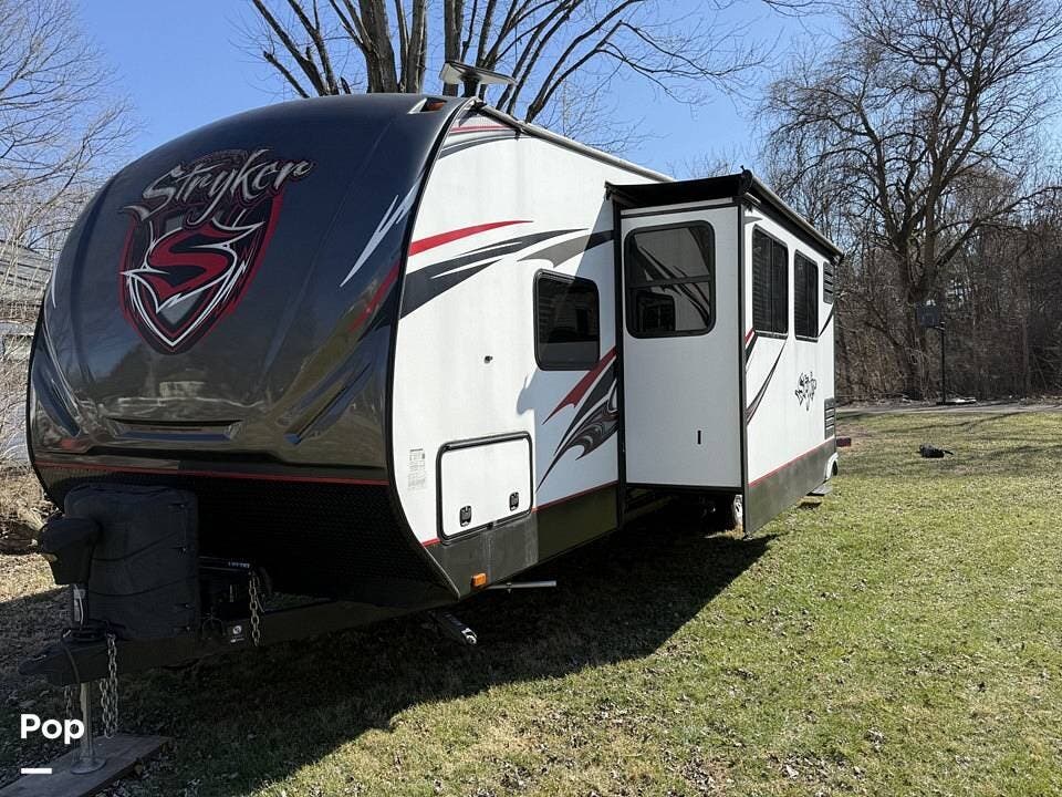 2017 Cruiser RV Stryker 3212 - Used Toy Hauler For Sale by Pop RVs in Columbus, Ohio features Leveling Jacks, Awning, Air Conditioning, Generator, Slideout