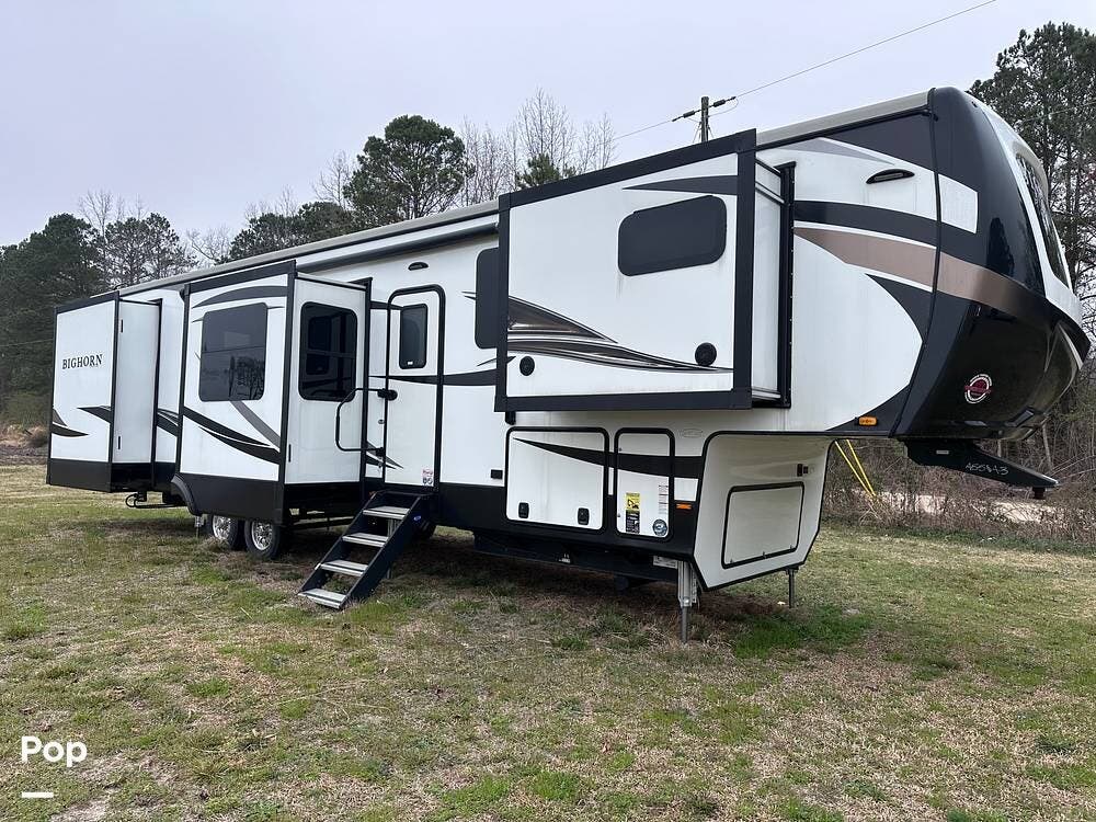 2021 Heartland Bighorn 3995FK - Used Fifth Wheel For Sale by Pop RVs in Four Oaks, North Carolina features Awning, Slideout, Air Conditioning