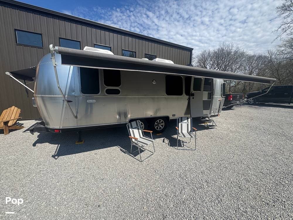 Used 2020 Airstream Flying Cloud 28RB available in Williamsport, Tennessee