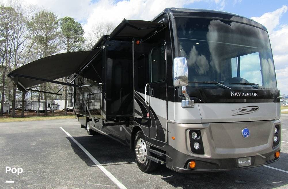 2019 Holiday Rambler Navigator 38F - Used Diesel Pusher For Sale by Pop RVs in Ooltewah, Tennessee features Generator, Slideout, Air Conditioning, Awning, Leveling Jacks