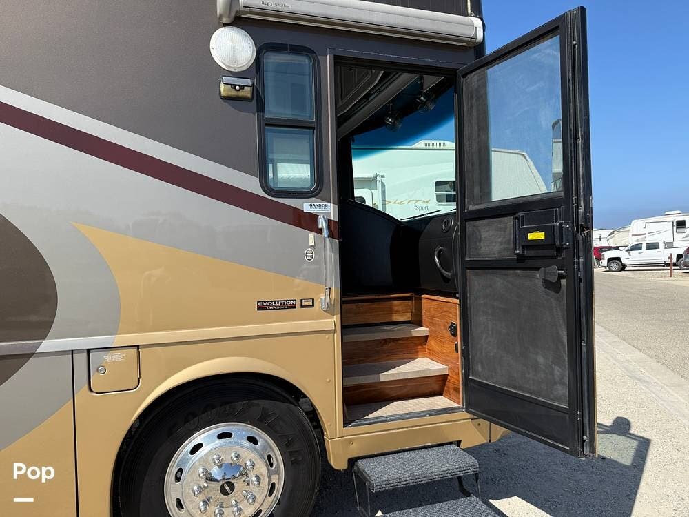 2007 Tour 40TD by Winnebago from Pop RVs in Oceano, California
