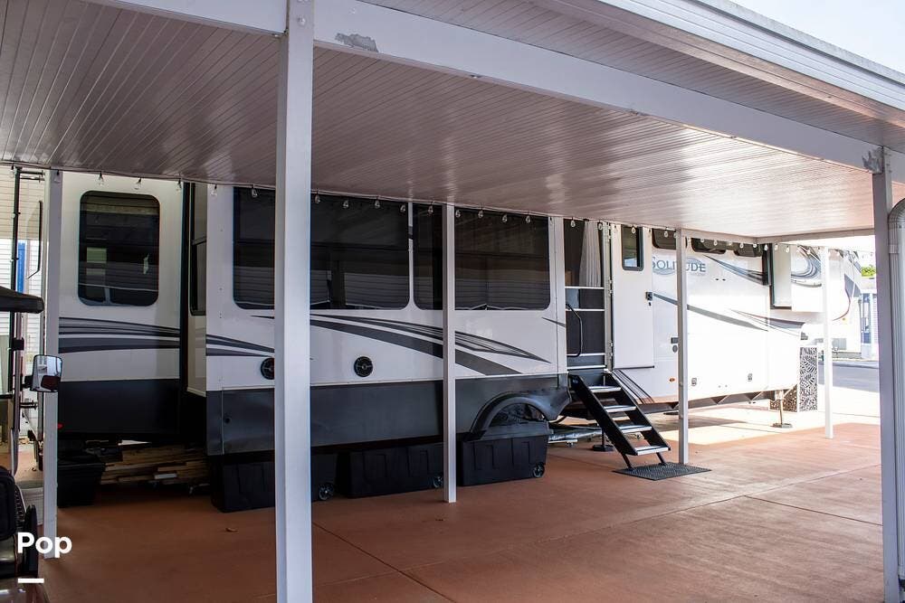 2022 Grand Design Solitude 372WB - Used Fifth Wheel For Sale by Pop RVs in Davenport, Florida features Awning, Air Conditioning, Leveling Jacks, Slideout