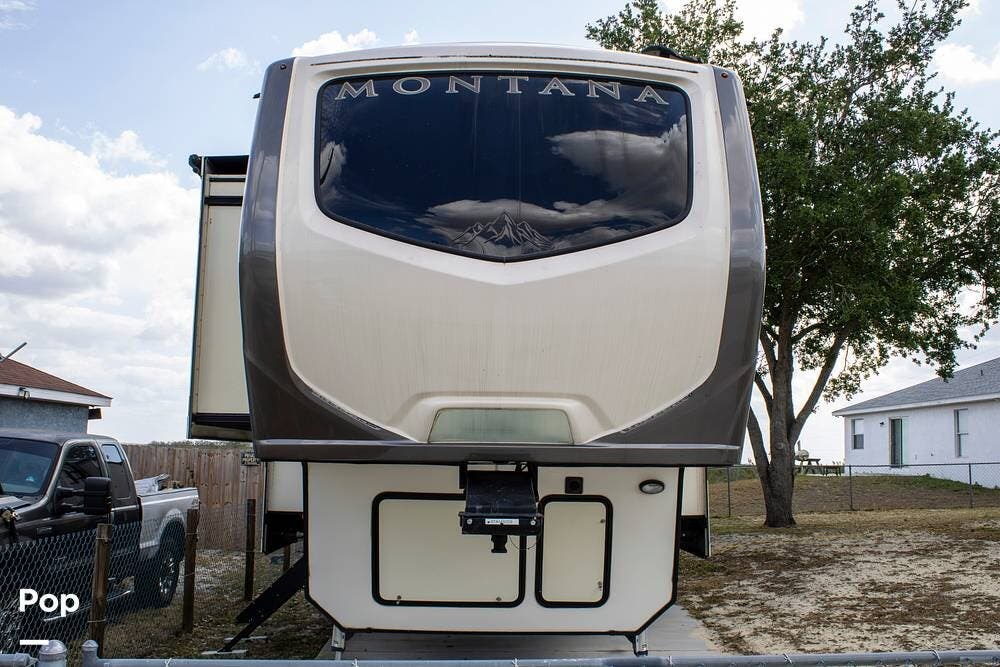 2018 Keystone Montana 3820FK - Used Fifth Wheel For Sale by Pop RVs in Babson Park, Florida features Slideout, Air Conditioning, Awning, Leveling Jacks