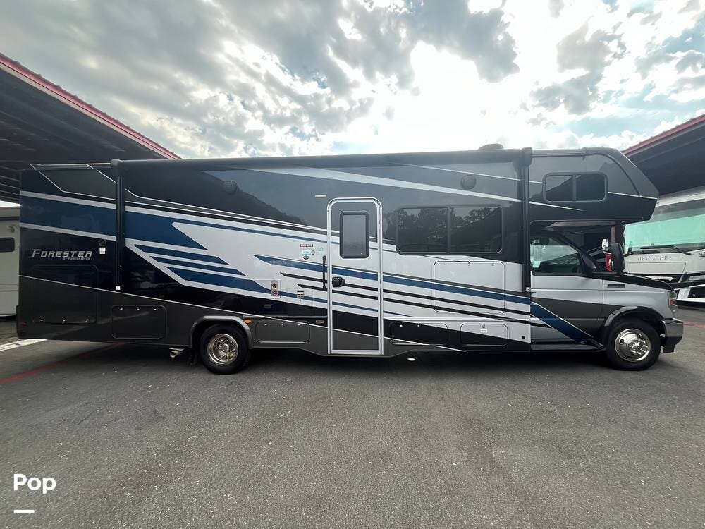 2022 Forest River Forester 3051S - Used Class C For Sale by Pop RVs in Ponte Vedra, Florida features Air Conditioning, Awning, Slideout, Leveling Jacks, Generator