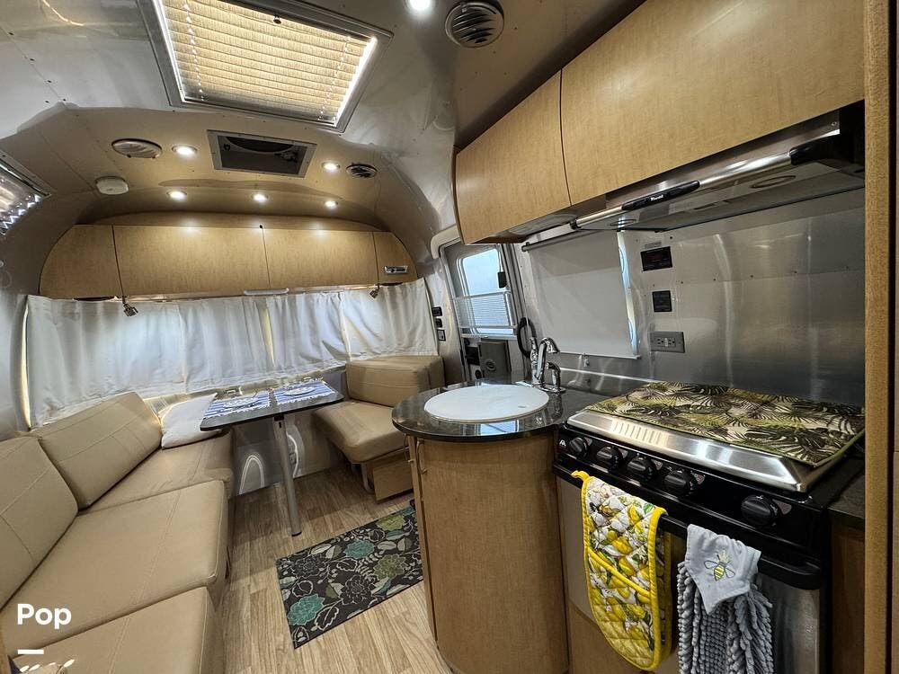 2017 Airstream Flying Cloud 23D - Used Travel Trailer For Sale by Pop RVs in Lakewood, California features Air Conditioning, Awning, Leveling Jacks