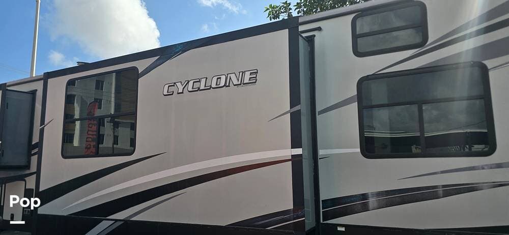 2018 Heartland Cyclone 4005 - Used Fifth Wheel For Sale by Pop RVs in Fort Lauderdale, Florida features Leveling Jacks, Generator, Air Conditioning, Awning, Slideout