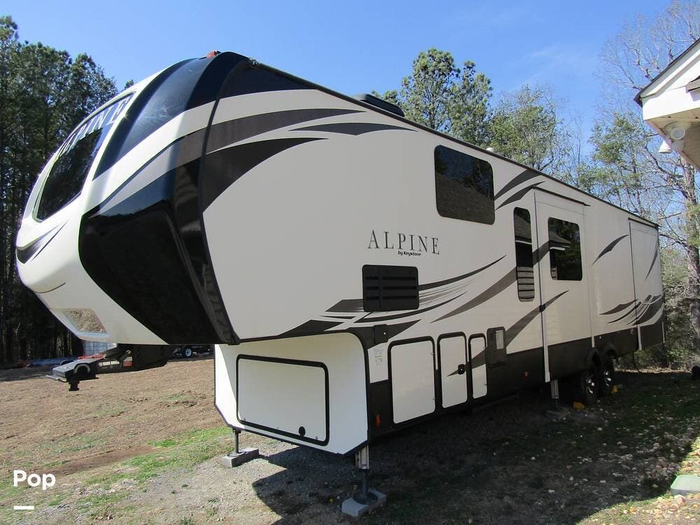2018 Keystone Alpine 3800FK - Used Fifth Wheel For Sale by Pop RVs in Charleston, Tennessee features Leveling Jacks, Slideout, Awning, Air Conditioning