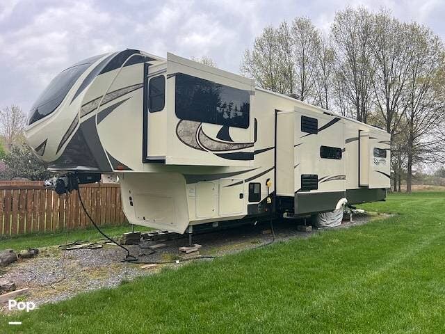 2017 Grand Design Solitude 379FLS - Used Fifth Wheel For Sale by Pop RVs in Brookeville, Maryland features Slideout, Air Conditioning, Awning