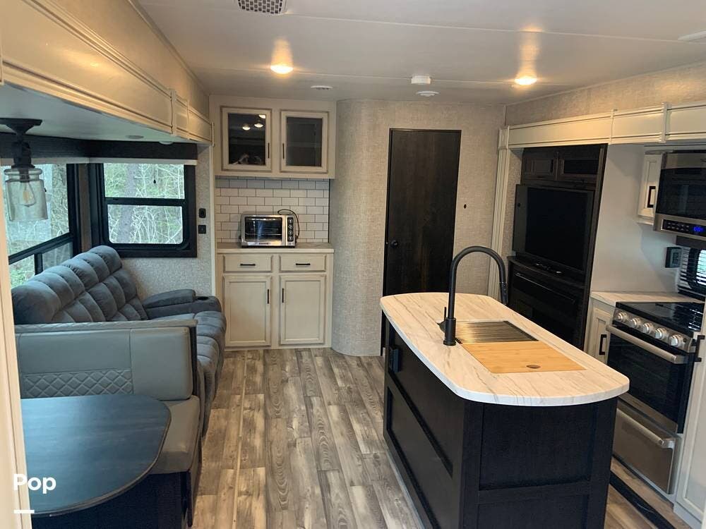 2022 Jayco Eagle HT 312BHOK - Used Travel Trailer For Sale by Pop RVs in Dayton, Kentucky features Leveling Jacks, Slideout, Awning, Air Conditioning