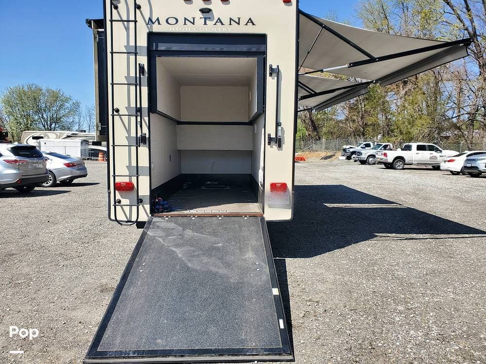 2019 Montana High Country 381TH by Keystone from Pop RVs in Fredericksburg, Virginia