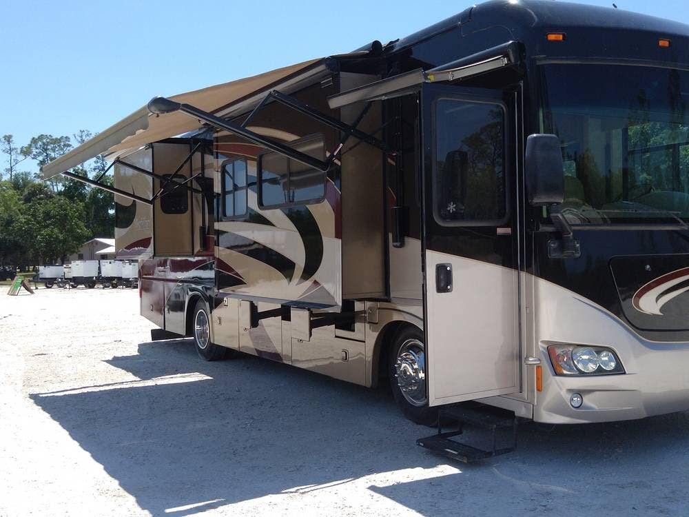 2011 Itasca Meridian 34Y - Used Diesel Pusher For Sale by Pop RVs in Labelle, Florida features Awning, Air Conditioning, Slideout, Generator, Leveling Jacks