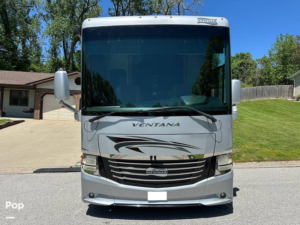 2016 Newmar Ventana 3725 - Used Diesel Pusher For Sale by Pop RVs in Collinsville, Illinois features Air Conditioning, Awning, Slideout, Leveling Jacks, Generator