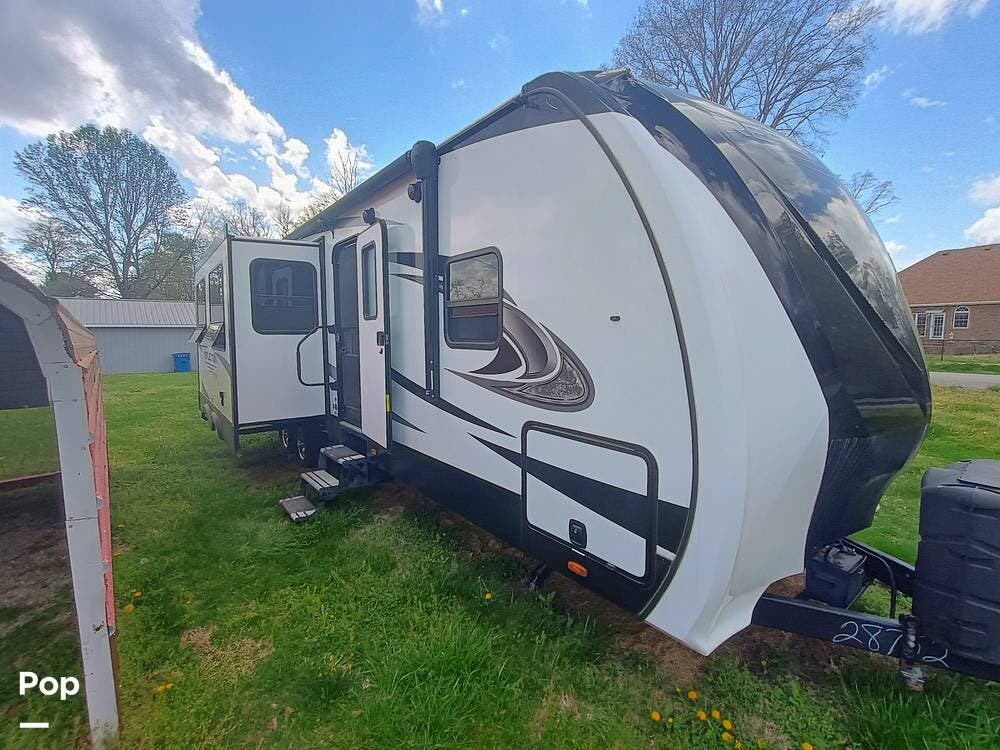 2020 Forest River Reflection 312BHTS - Used Travel Trailer For Sale by Pop RVs in Manchester, Tennessee features Air Conditioning, Awning, Leveling Jacks, Slideout