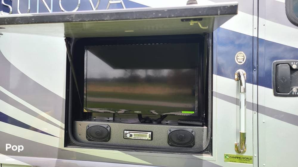 2015 Sunova 33C by Itasca from Pop RVs in Kaukauna, Wisconsin