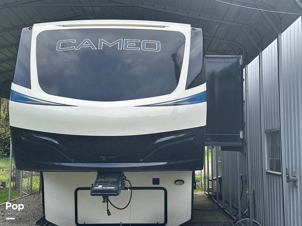 2020 CrossRoads Cameo 392BR - Used Fifth Wheel For Sale by Pop RVs in Sequim, Washington features Air Conditioning, Leveling Jacks, Awning, Slideout