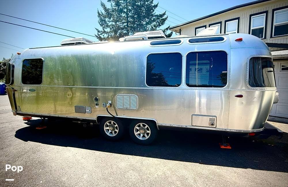 2016 Flying Cloud 27FB by Airstream from Pop RVs in Tacoma, Washington