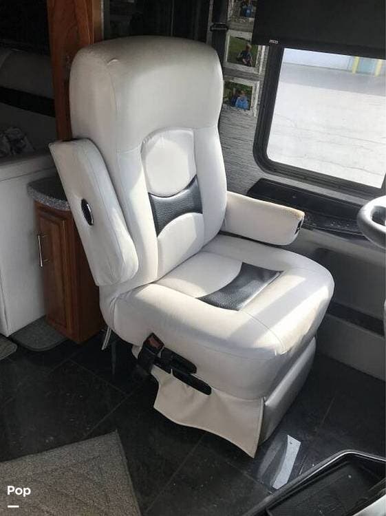 2018 Newmar Ventana 4049 - Used Diesel Pusher For Sale by Pop RVs in Ronks, Pennsylvania features Awning, Generator, Leveling Jacks, Air Conditioning, Slideout
