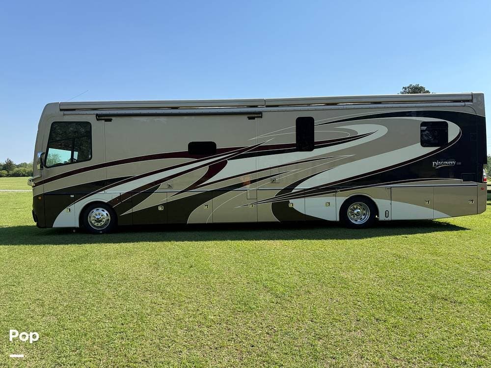 2018 Fleetwood Discovery 40G - Used Diesel Pusher For Sale by Pop RVs in Fouke, Arkansas features Generator, Air Conditioning, Awning, Leveling Jacks, Slideout