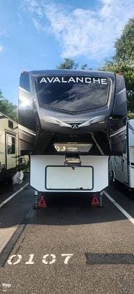 2020 Keystone Avalanche 382FL - Used Fifth Wheel For Sale by Pop RVs in Clearwater, Florida features Slideout