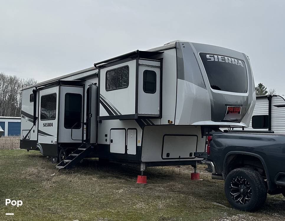 2021 Forest River Sierra 391FLRB - Used Fifth Wheel For Sale by Pop RVs in Williamsburg, Michigan features Air Conditioning, Awning, Slideout, Leveling Jacks