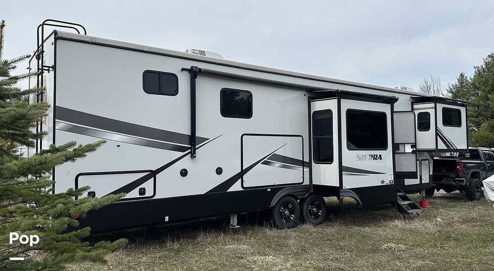 2021 Forest River Sierra 391FLRB - Used Fifth Wheel For Sale by Pop RVs in Williamsburg, Michigan features Air Conditioning, Awning, Slideout, Leveling Jacks