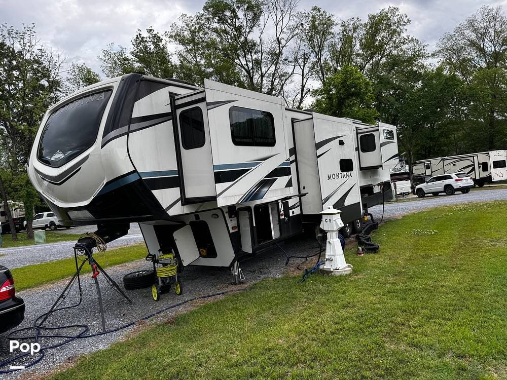 2021 Keystone Montana 3761FL - Used Fifth Wheel For Sale by Pop RVs in Wetumpka, Alabama features Air Conditioning, Slideout, Awning, Leveling Jacks