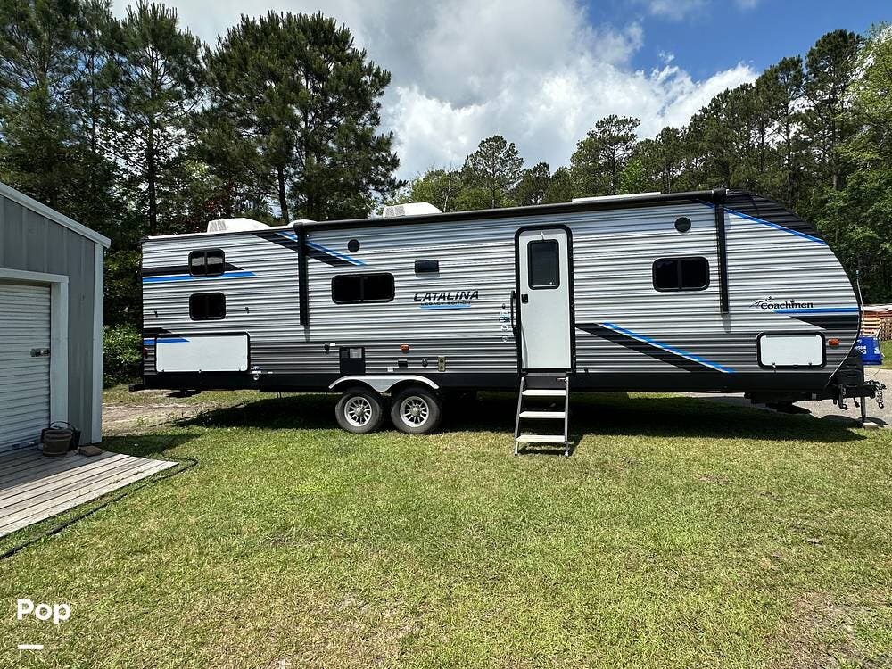 2022 Coachmen Catalina 303QBCK - Used Travel Trailer For Sale by Pop RVs in Myrtle Beach, South Carolina features Leveling Jacks, Slideout, Awning, Air Conditioning