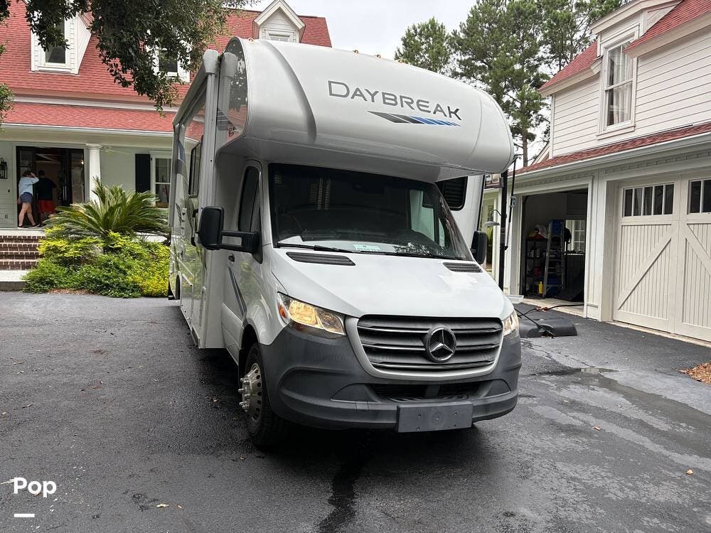 2020 Thor Motor Coach Daybreak 24GO - Used Class C For Sale by Pop RVs in Bluffton, South Carolina features Slideout