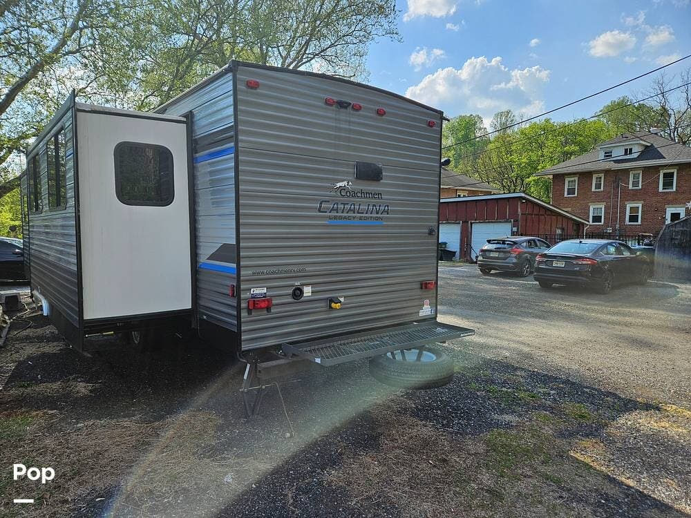 2022 Catalina 303RKDS by Coachmen from Pop RVs in Milford, New Jersey