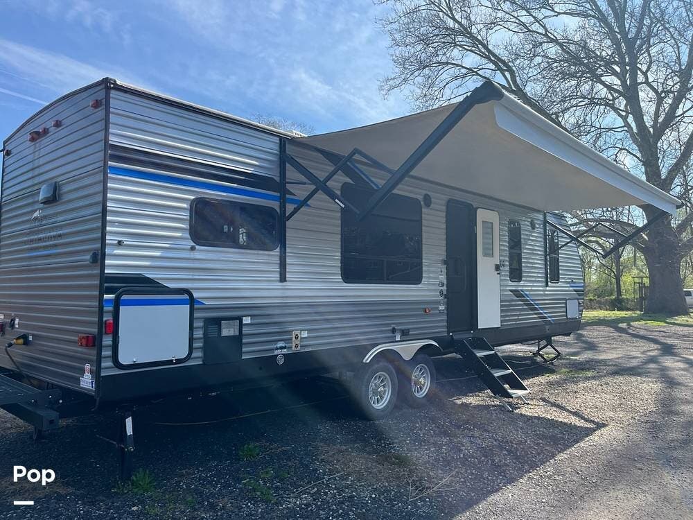 2022 Coachmen Catalina 303RKDS - Used Travel Trailer For Sale by Pop RVs in Milford, New Jersey features Slideout, Leveling Jacks, Air Conditioning, Awning