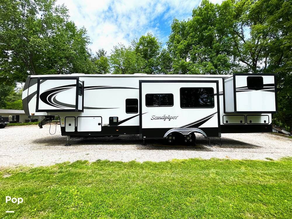 2022 Forest River Sandpiper 388BHRD - Used Fifth Wheel For Sale by Pop RVs in Mount Vernon, Indiana features Air Conditioning, Awning, Slideout, Leveling Jacks