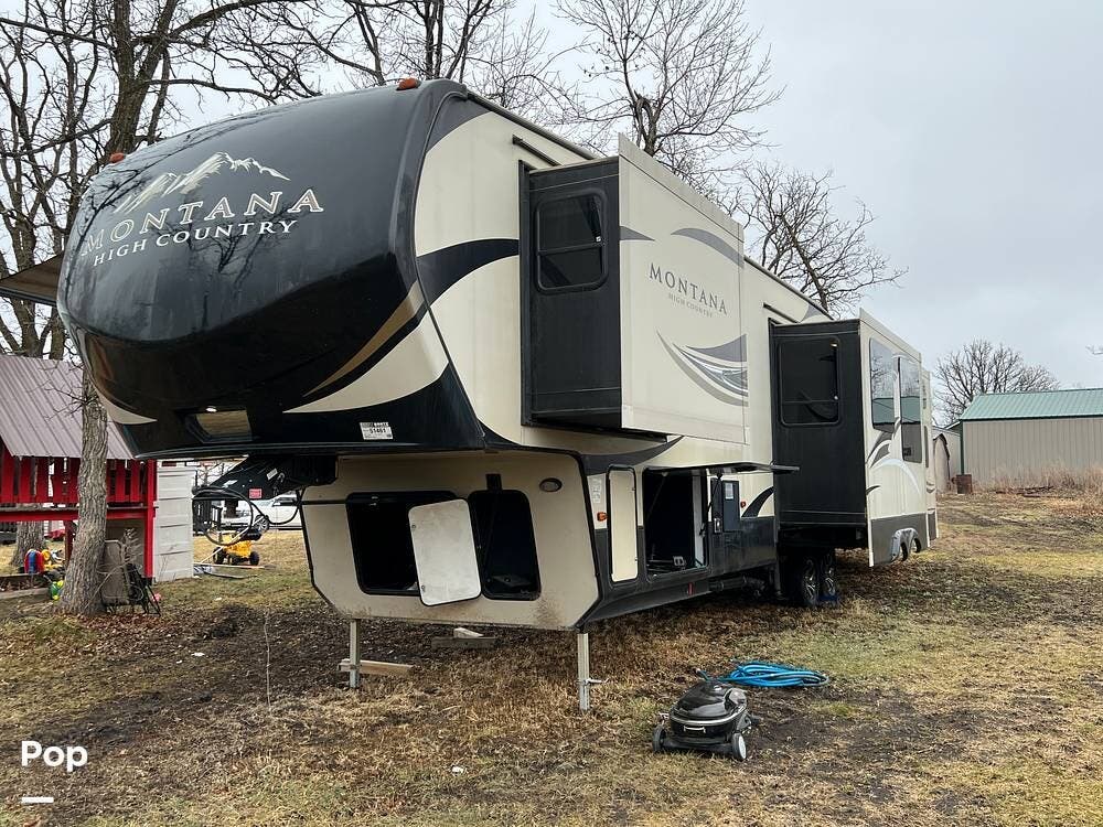 2017 Keystone Montana High Country 340BH - Used Fifth Wheel For Sale by Pop RVs in Belcourt, North Dakota features Leveling Jacks, Slideout, Air Conditioning, Awning
