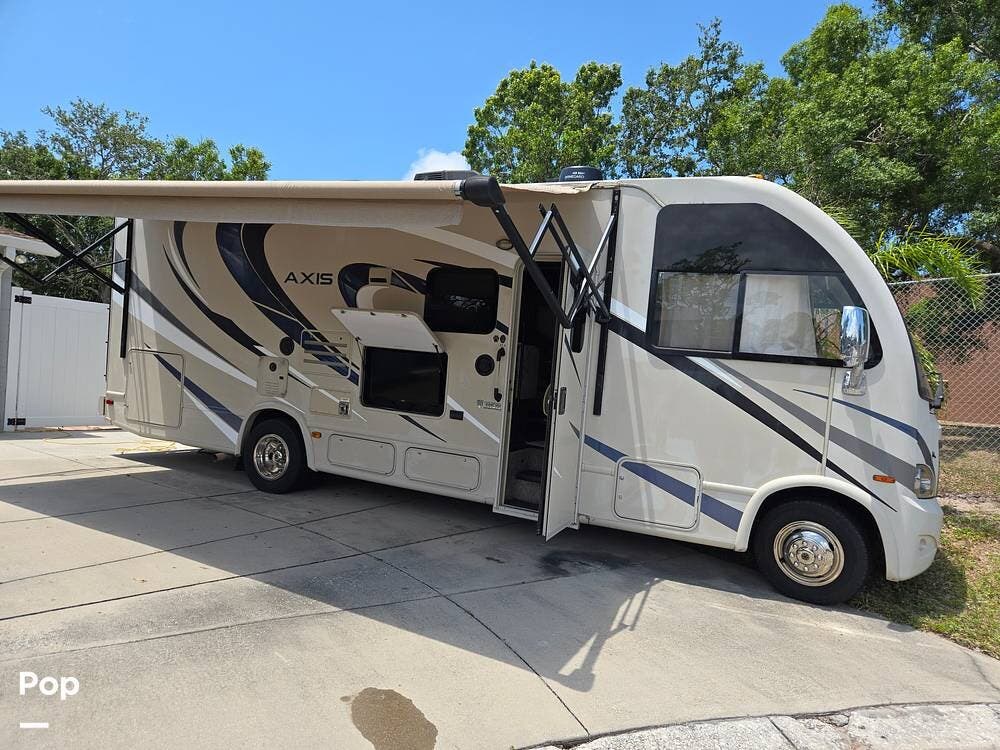 2017 Thor Motor Coach Axis 25.4 - Used Class A For Sale by Pop RVs in Largo, Florida features Awning, Air Conditioning, Slideout, Generator