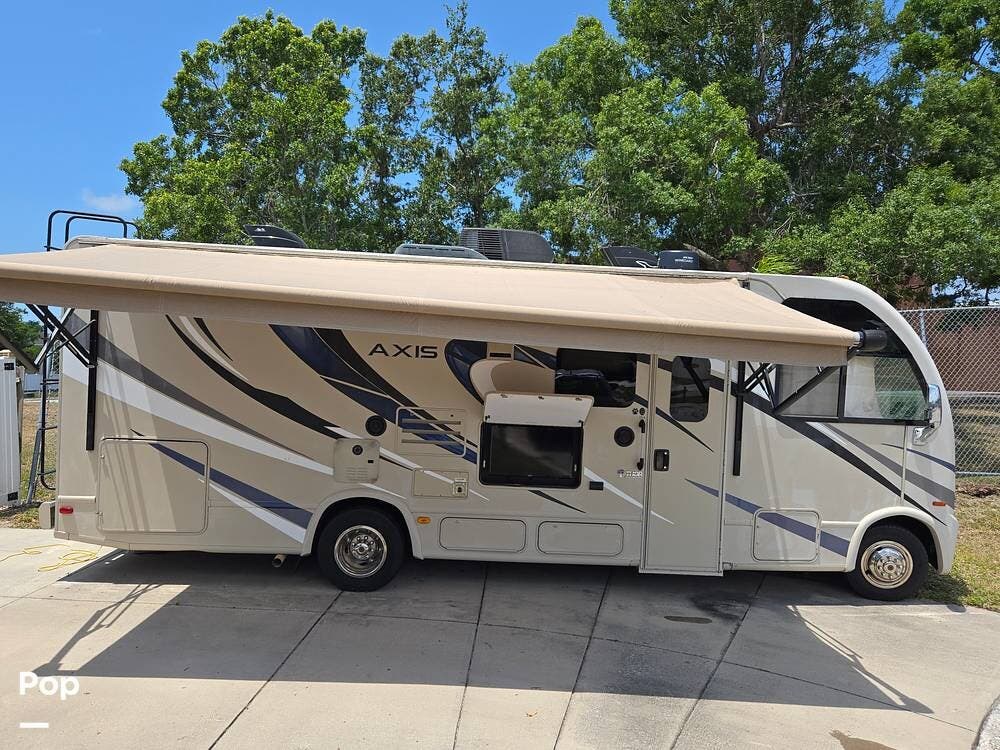 2017 Thor Motor Coach Axis 25.4 - Used Class A For Sale by Pop RVs in Largo, Florida features Slideout, Awning, Air Conditioning, Generator
