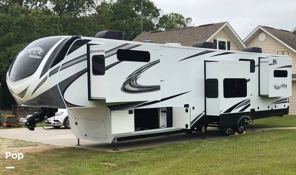 2021 Grand Design Solitude 390RK - Used Fifth Wheel For Sale by Pop RVs in Grand Saline, Texas features Air Conditioning, Awning, Slideout