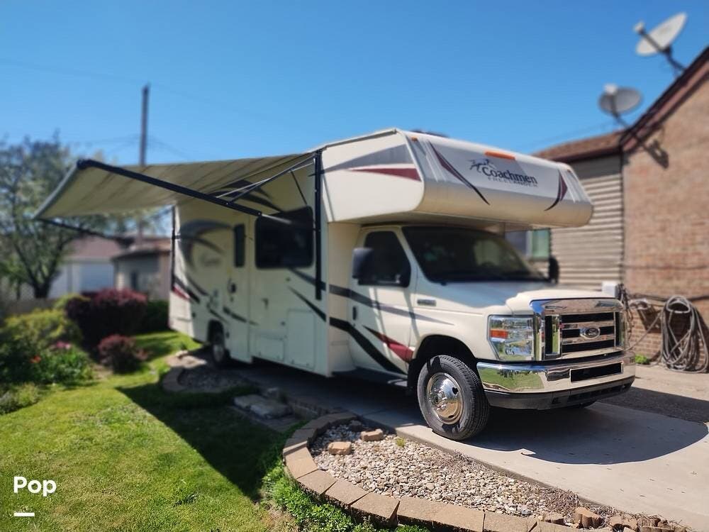 2019 Coachmen Freelander 26DS - Used Class C For Sale by Pop RVs in Hammond, Indiana features Leveling Jacks, Air Conditioning, Generator, Awning, Slideout