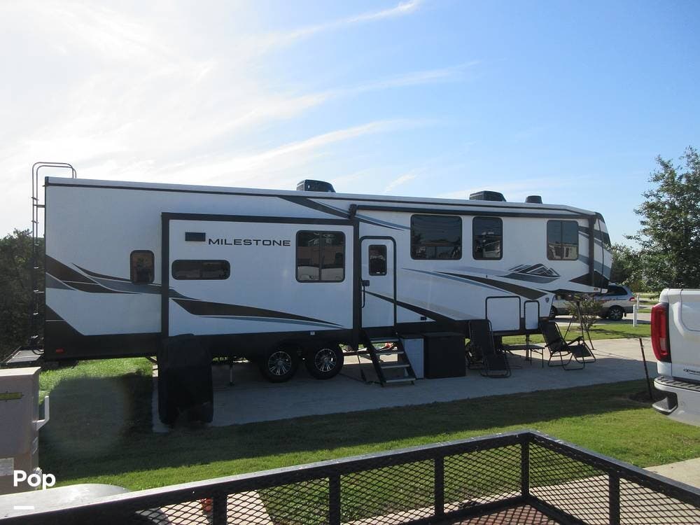 2022 Heartland Milestone 360HP - Used Fifth Wheel For Sale by Pop RVs in Austin, Texas features Awning, Leveling Jacks, Slideout, Air Conditioning