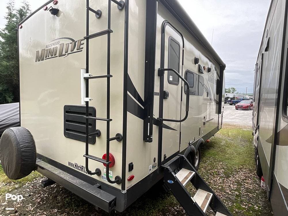 2021 Rockwood Mini Lite 2205S - Used Travel Trailer For Sale by Pop RVs in Simpsonville, South Carolina features Slideout, Awning, Air Conditioning