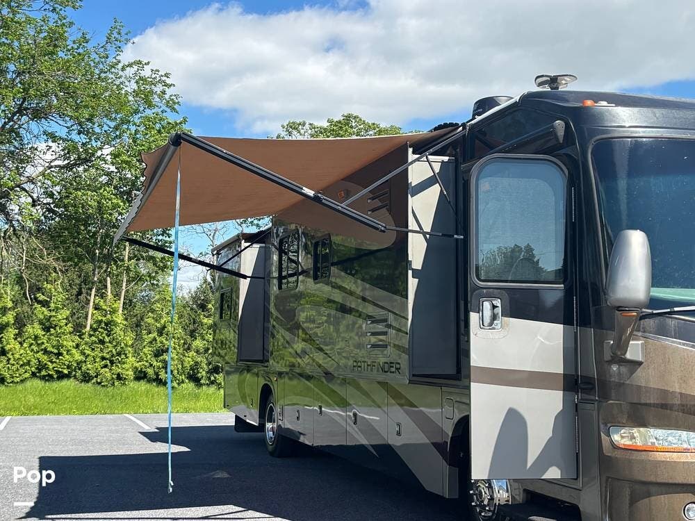 2009 Sportscoach Pathfinder 405FK - Used Diesel Pusher For Sale by Pop RVs in Lenhartsville, Pennsylvania features Air Conditioning, Generator, Slideout, Leveling Jacks, Awning