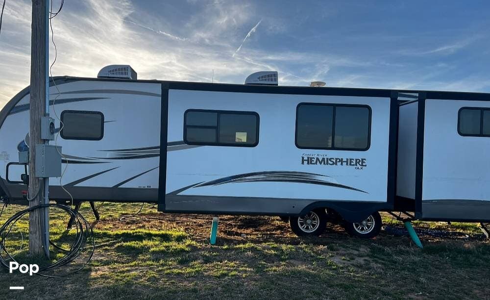 2018 Salem Hemisphere GLX 300BH by Forest River from Pop RVs in Lahoma, Oklahoma