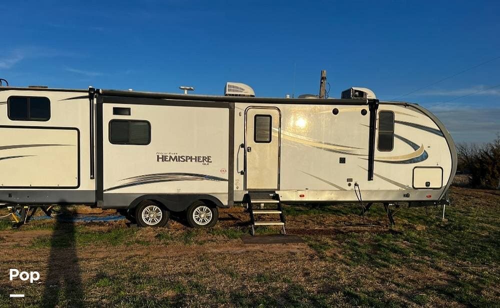 2018 Forest River Salem Hemisphere GLX 300BH - Used Travel Trailer For Sale by Pop RVs in Lahoma, Oklahoma features Leveling Jacks, Awning, Air Conditioning, Slideout