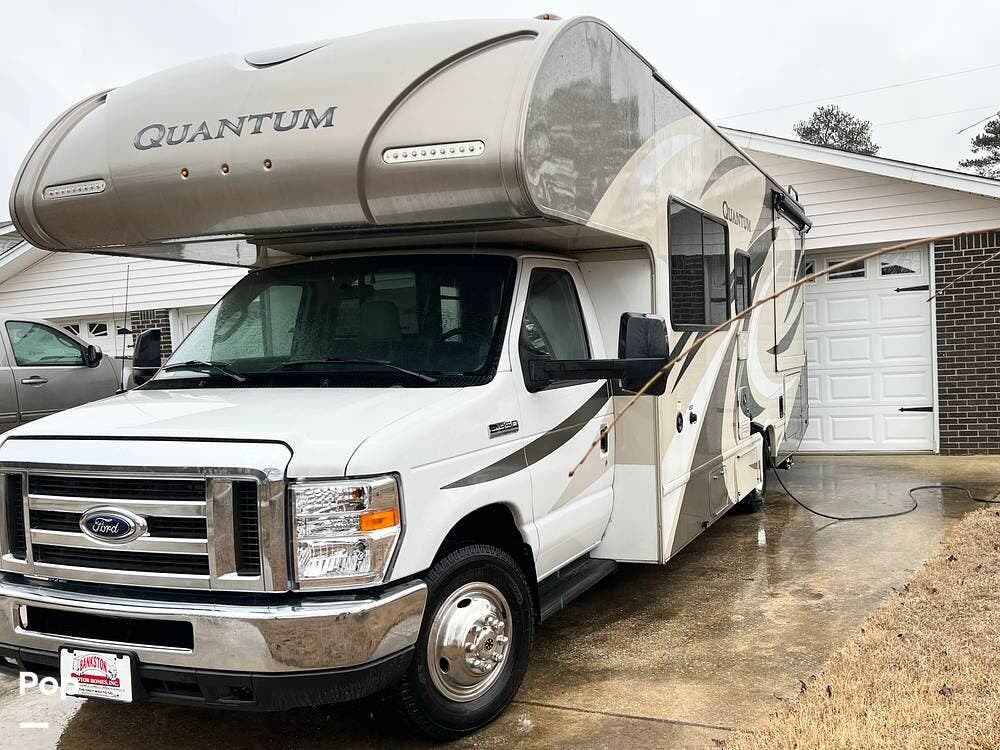2018 Thor Motor Coach Quantum RS26 - Used Class C For Sale by Pop RVs in Ardmore, Alabama features Slideout, Awning, Air Conditioning, Generator